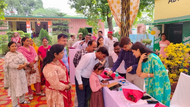 Raibareli-विद्यालयों में नव प्रवेशित छात्र-छात्राओं का जिलाधिकारी ने किया स्वागत