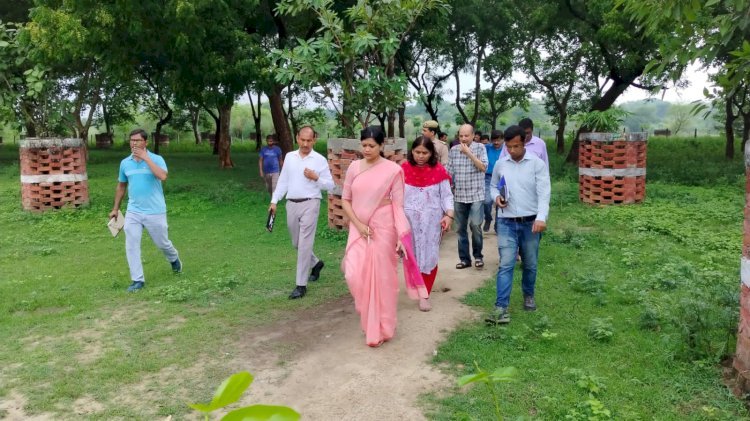 Raibareli-डीएम ने वंदन योजना के अंतर्गत शहरी निकायों के सौन्दरीकरण कार्य का किया निरीक्षण