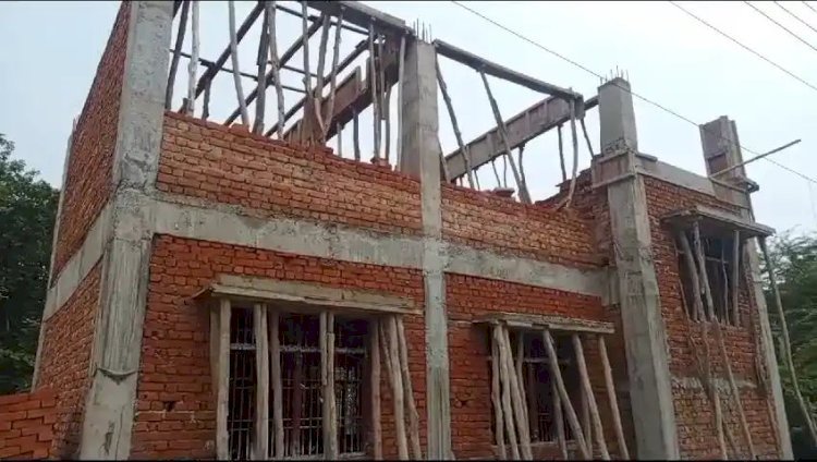 Raibareli-शटरिंग का कीमती सामान चोरों ने किया पार