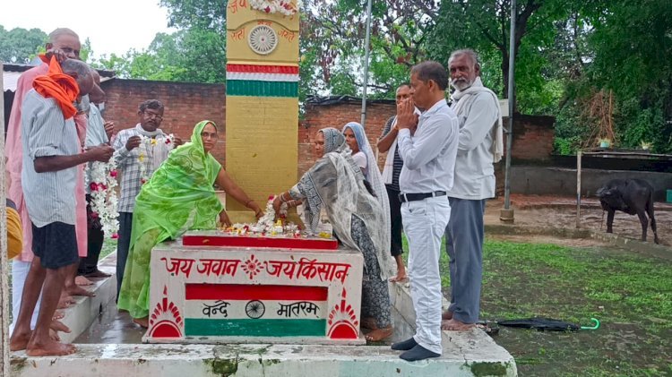 रायबरेली-अगस्त क्रांति दिवस पर लगान बंदी आंदोलन के शहीदों को नमन,,,, 