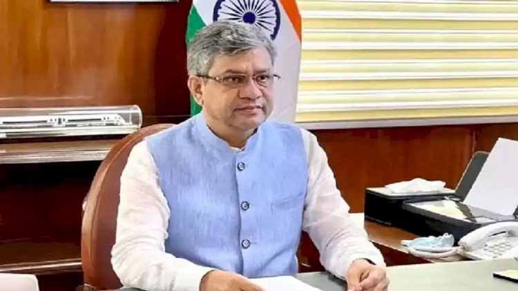 मोदी कैबिनेट ने 8 बड़े रेलवे प्रोजेक्ट्स को मंजूरी दी है.3 करोड़ आवास भी बनेंगे:-अश्विनी वैष्णव