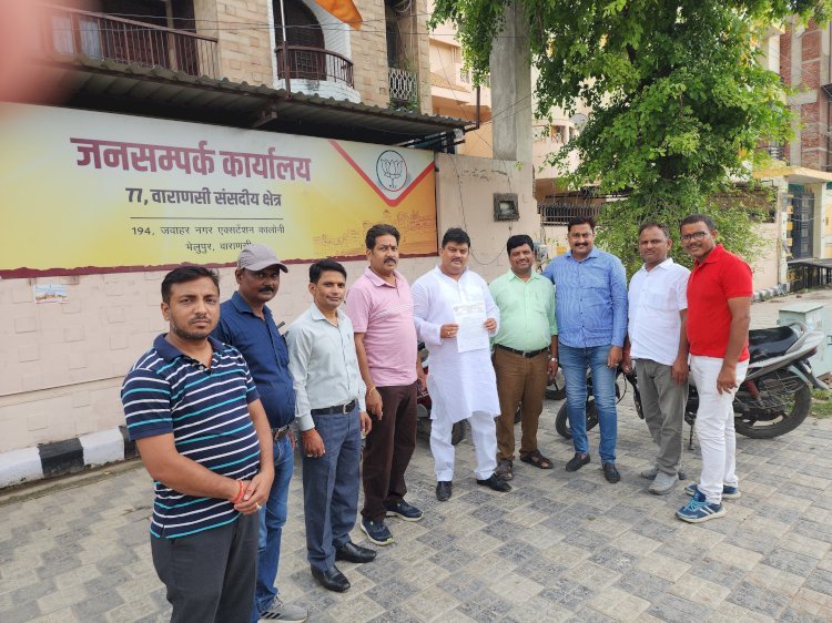 टीबी कार्यक्रम के पदाधिकारी ने काशी विश्वनाथ के सामने रखी अपनी मांगे, प्रधानमंत्री कार्यालय में सौंपा मांगपत्र 