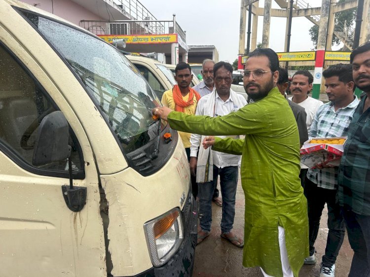Raibareli-अध्यक्ष प्रतिनिधि ने किया पूजा पाठ
