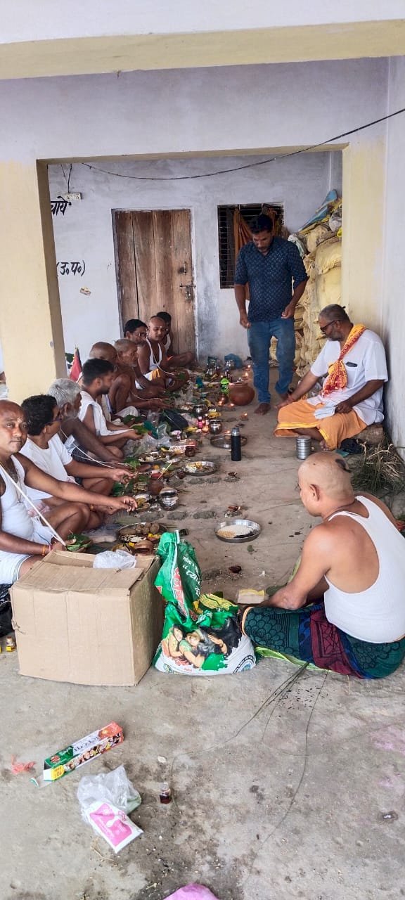 रायबरेली-क्वार पूर्णिमा पर उमड़ी आस्था , श्राद्ध तर्पण कर लोगों ने किया पितृ विसर्जन