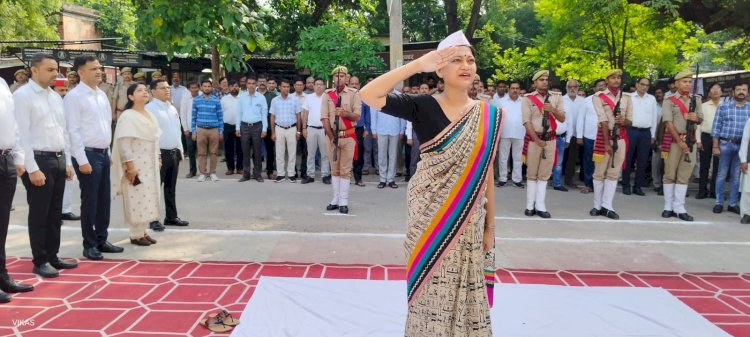 Raibareli-राष्ट्रपिता और शास्त्री जी के जीवन से प्रेरणा ले : डीएम