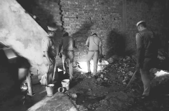 बड़ी खबर-बदमाशों ने शिक्षक पत्नी और उसके दो बच्चों की गोली मारकर की हत्या