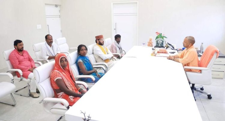 रायबरेली-अमेठी कांड के पीड़ितों ने मनोज पांडेय संग सीएम से की मुलाकात