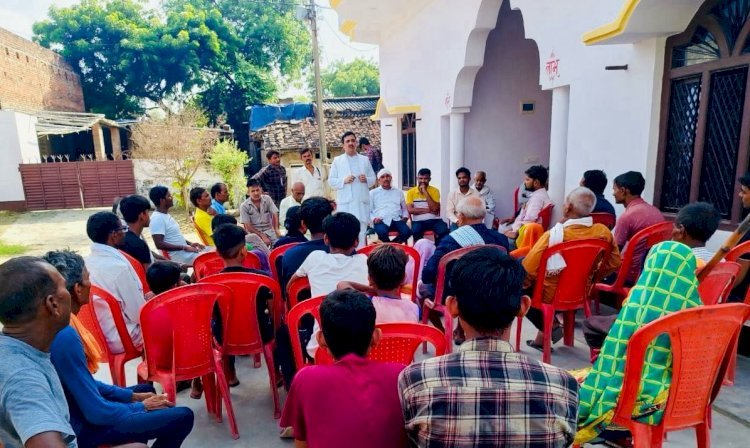 रायबरेली-कांग्रेस नेता ने चौपाल लगाकर बताई कांग्रेस की नीति और रीति