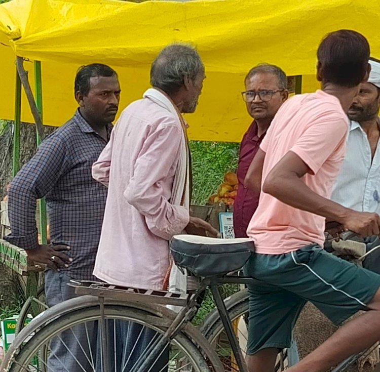 रायबरेली-वृद्ध को बैठकर फल विक्रेता से पार कर दिए दस हजार रुपए
