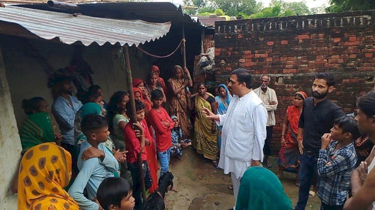 रायबरेली-कांग्रेस नेता ने टांघन हत्याकांड के पीड़ितों के पोंछे आंसू