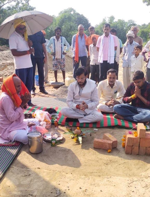 रायबरेली-ऊंचाहार के पचखरा गांव में बनेगी तीस लाख रुपए लागत की गौशाला , विधायक ने किया शिलान्यास