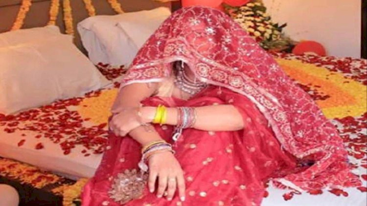 बुआ की बहू को लेकर फरार हुआ झोलाछाप भतीजा, पुलिस ने दोनों को पकड़ा तो युवती बोली- मैं तो अब इन्हीं के साथ...