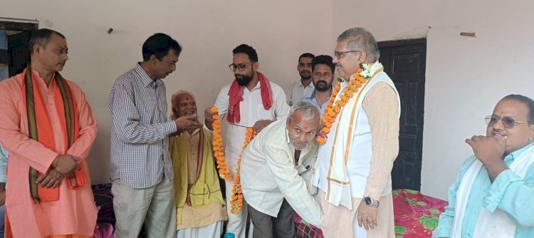 रायबरेली-दिवंगत भाजपा नेता के घर पहुंचे दर्जा प्राप्त राज्य मंत्री