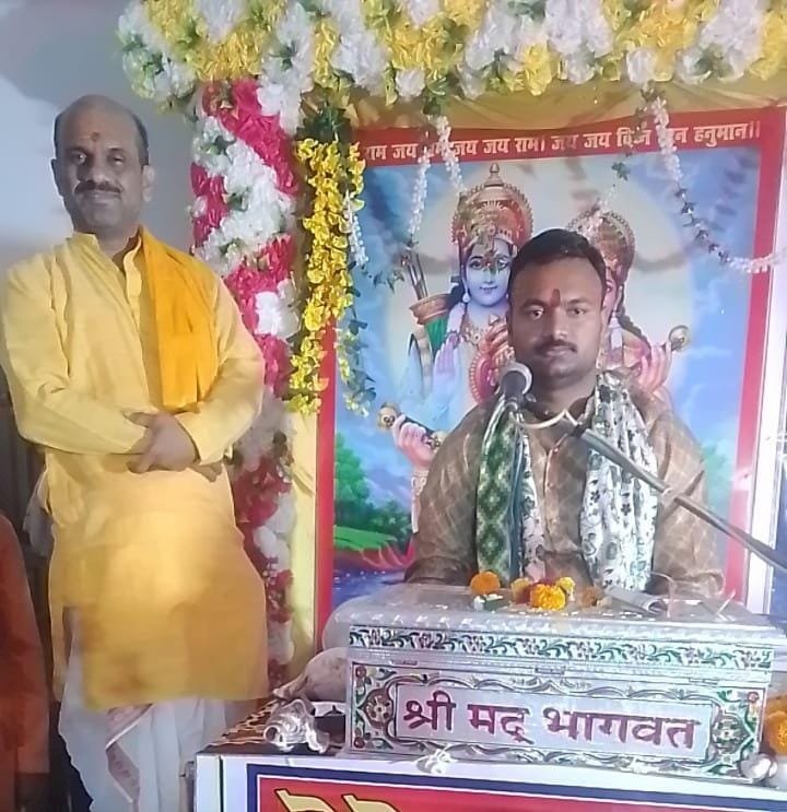 Raibareli-भागवत कथा के आखिरी दिन हजारों की संख्या में श्रोताओं ने भागवत कथा का किया रसपान