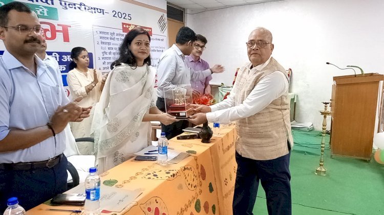 Raibareli-डीएम हर्षिता माथुर ने मतदाता पुनरिक्षण कार्यक्रम का फीता काट कर किया शुभराम्भ 