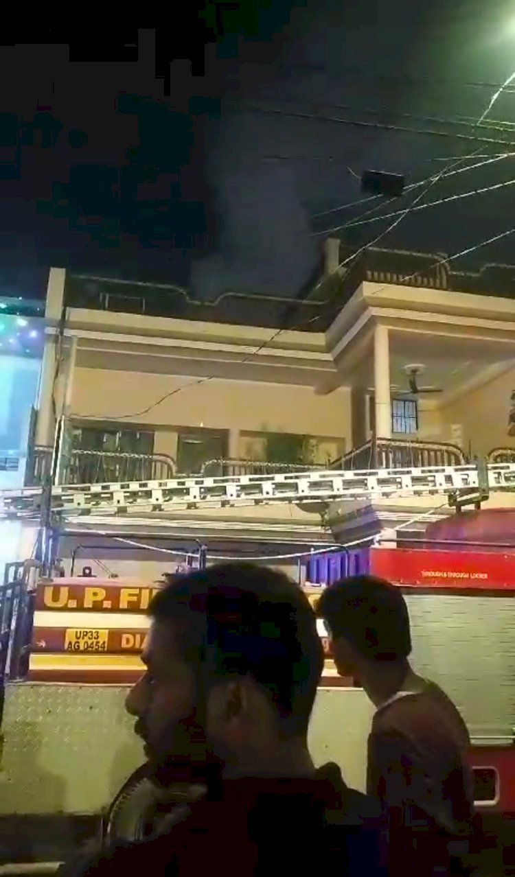 रायबरेली के इंदिरा नगर मोहल्ले में अज्ञात कारणों से लगी आग