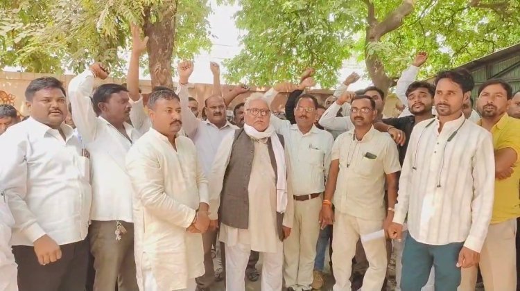 रायबरेली में थानेदार के खिलाफ लामबंद हुए सैकड़ो की संख्या मे ग्राम प्रधान
