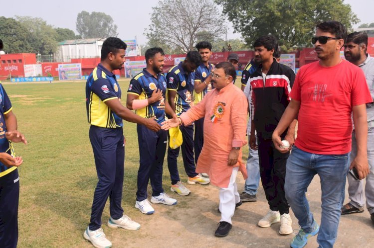 रायबरेली प्रीमियर लीग के छठवें दिन निर्मल हॉस्पिटल व एन एस सी ए ने जीत के साथ बनाई सेमीफाइनल में जगह