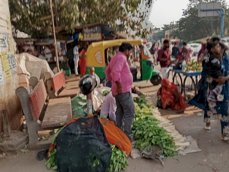 Raibareli-कस्बे में अतिक्रमण की पराकाष्ठा पार कर रहे अतिक्रमणकारी