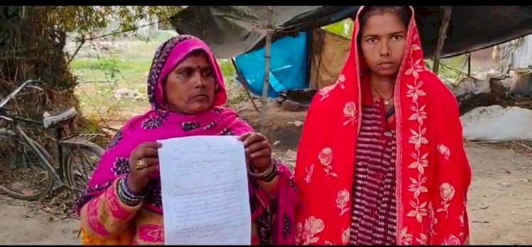 रायबरेली में समूह की महिलाओं ने बैंक कर्मचारियों पर अभद्रता करने का लगाया आरोप