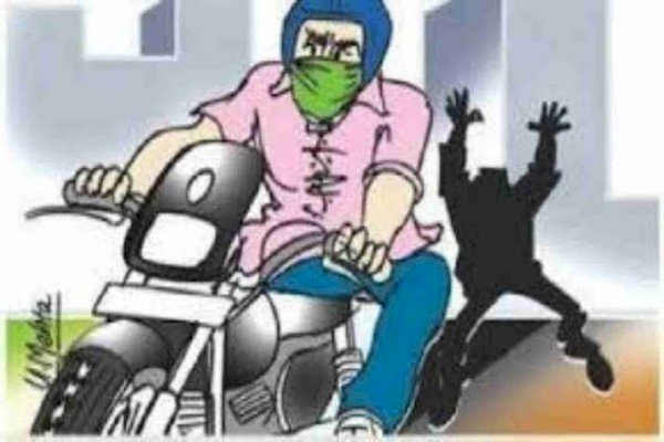 रायबरेली-साइकिल सवार छात्रा को बचाने में गिरकर घायल हुए दो बाइक सवार 