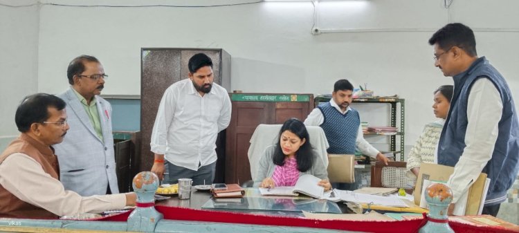 रायबरेली डीएम के औचक निरीक्षण से मचा हड़कंप