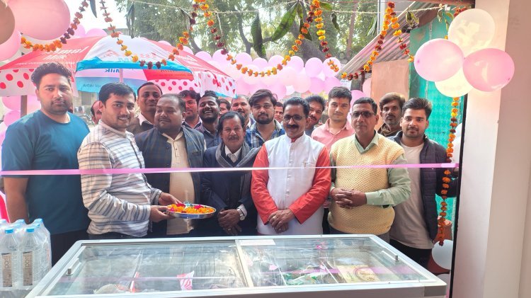 रायबरेली-अध्यक्ष राम गोपाल वैश्य ने अमूल पार्लर का किया उद्धघाटन