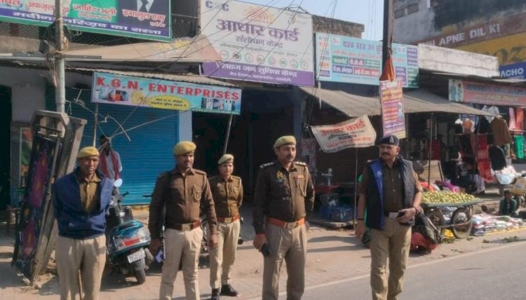 Raibareli-मस्जिदों में नमाज को लेकर अलर्ट मोड में दिखा प्रशासन चप्पे-चप्पे पर मौजूद रहा भारी मात्रा में पुलिस बल