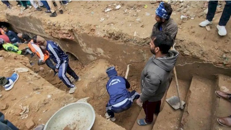 संभल में बावड़ी की तीसरे दिन खुदाई में नजर आई सीढ़ियां, डीएम ने कहा- कार्रवाई होगी. प्रशासन के एलान से मचा हड़कंप!