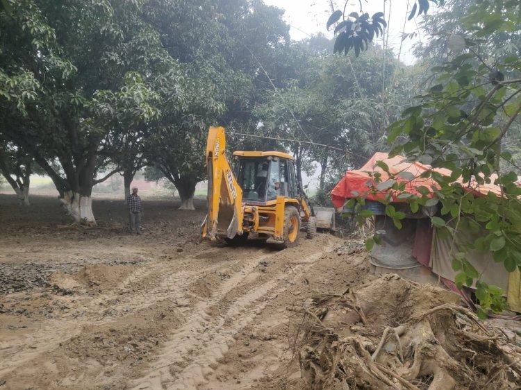 रायबरेली- बेशकीमती भूमि पर जेसीबी मशीन लगाकर कब्जा करने का किया जा रहा प्रयास,,,