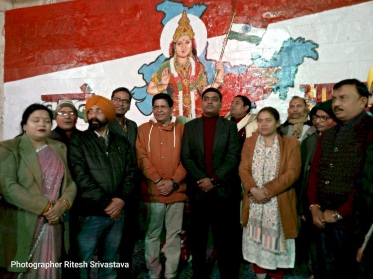 रायबरेली-शहीद दिवस के पूर्व संध्या पर एडीएम एफ आर ने मुंशीगंज सई नदी के तट पर स्तिथ शहीद स्थल पर किया दीपदान