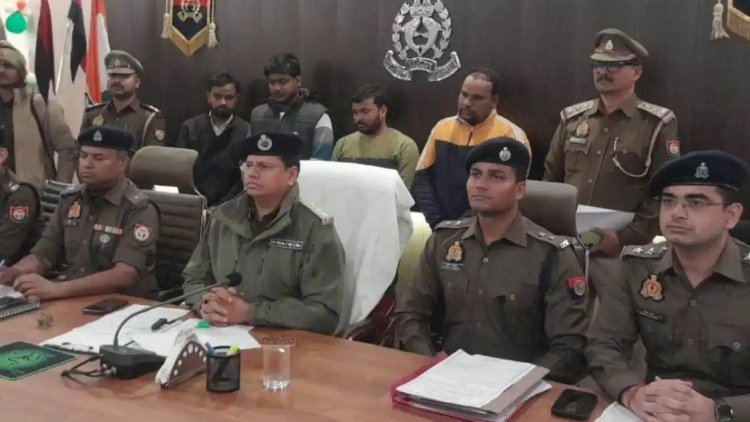 सरकारी नौकरी दिलाने वाले साल्वर गैंग का पर्दाफाश, आजमगढ़ पुलिस ने 4 को पकड़ा, 10 लाख में करते थे डील