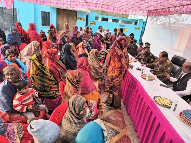 रायबरेली-शहर कोतवाल राजेश सिंह ने जन चौपाल में महिलाओं को किया जागरूक 