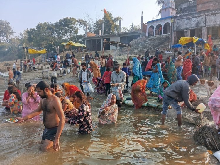रायबरेली-ऋतुराज के आगमन पर श्रद्धा के लहरों में डूबे गंगा तट,,,