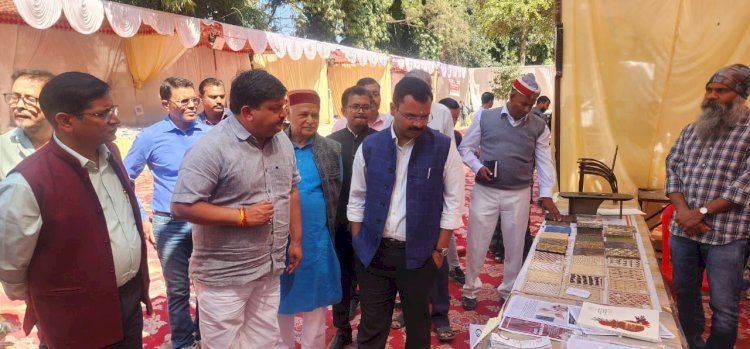 पुस्तक मेला में लगा स्वास्थ्य शिविर, पोषण किट बांटी
