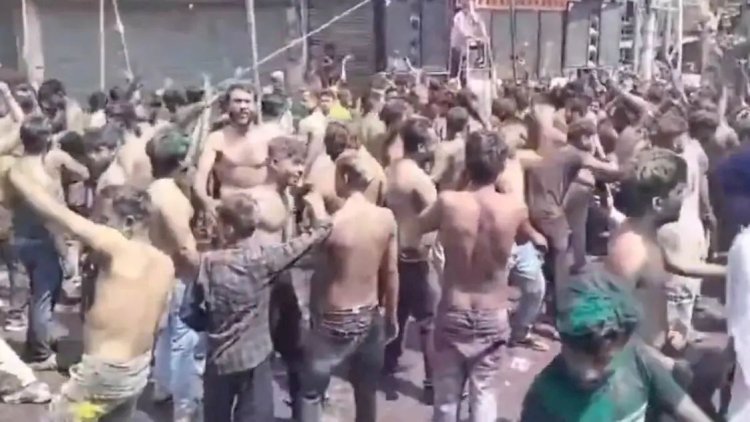 रायबरेली में धूमधाम से मनाई गई 'कपड़ा फाड़ होली', लोगों ने जमकर मनाया त्यौहार