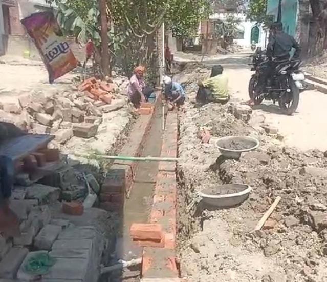 रायबरेली- ईओ साहब सरकारी धन का हो रहा दुरूपयोग, नोटिस के बाद भी मानकविहीन कार्य जारी,,,,,