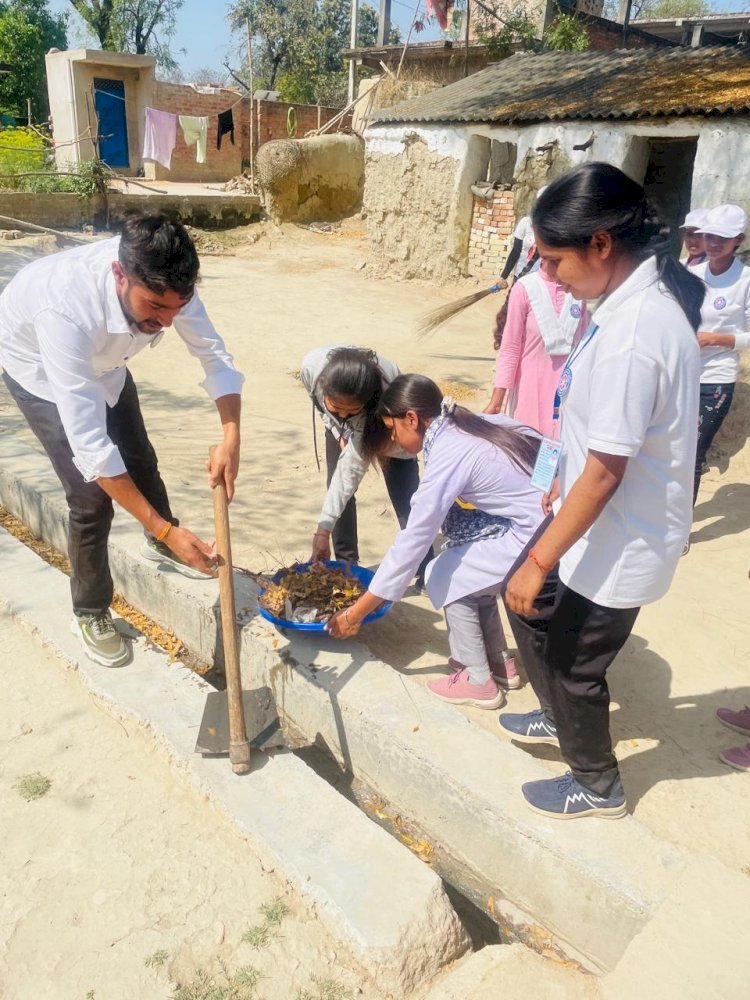 रायबरेली-स्वयं सेवकों ने चलाया सफाई अभियान, किया जागरूक,,,,