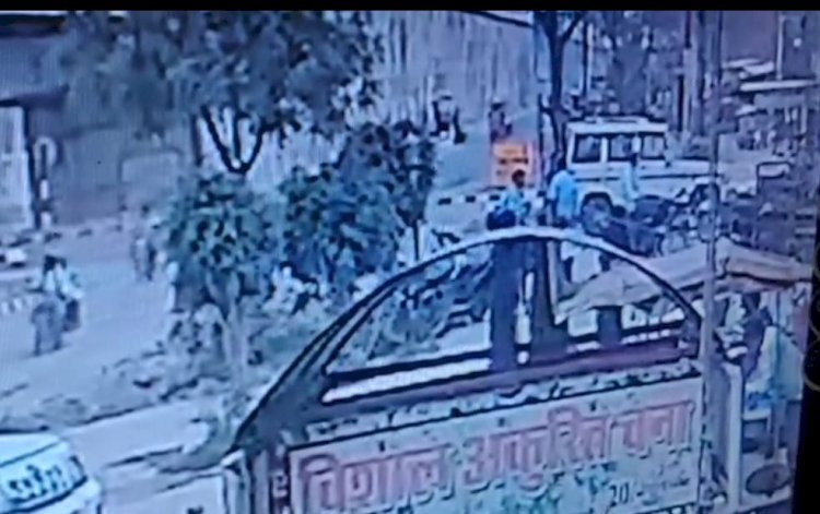 रायबरेली-रेस्टोरेंट से खाना खाकर निकला तो देखा बाइक गायब,,,,,