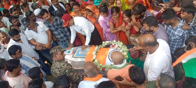 रायबरेली-नम आंखों से दी गई भारत मां अमर सपूत अंकेश को बिदाई,,,,