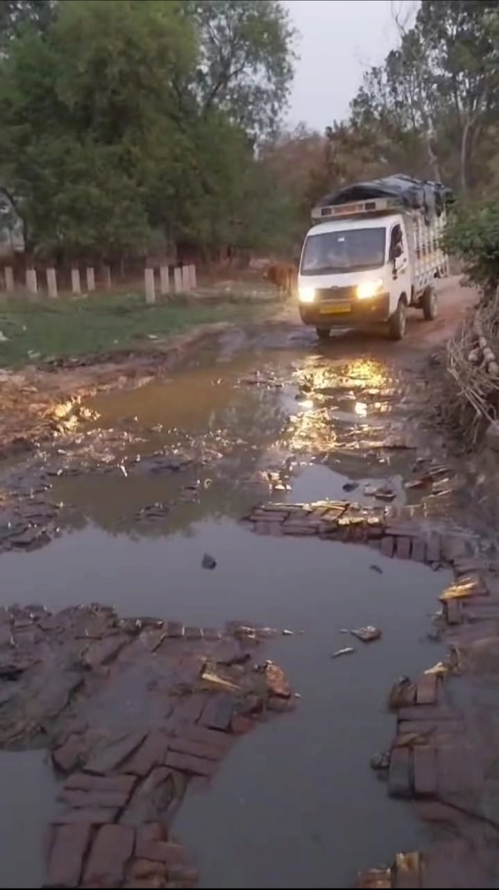 रायबरेली-दो जिलों के रिश्तों की राह में गड्ढे , सफर हुआ दुश्वार