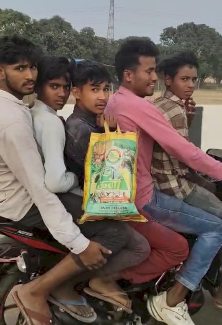 रायबरेली-ऊंचाहार में पांच लोगों का बाइक पर सवारी करने का वीडियो वायरल, जिम्मेदार बेखबर,,,,