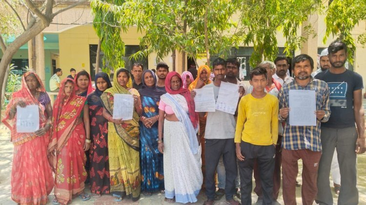 रायबरेली-प्रतापगढ़ एमएलसी के विरुद्ध तहसील में ग्रामीणों का प्रदर्श,,,, 