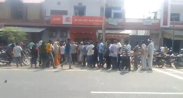 रायबरेली-आधार के लिए चिलचिलाती धूप में करनी पड़ रही तपस्या,,,