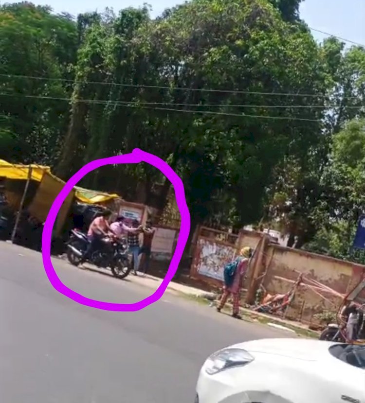 रायबरेली-दंबगो ने छात्र को बेरहमी से सड़क पर पीटा