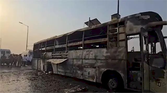 लखनऊ-गहरी नींद में थे यात्री, 10 मिनट में जल गई पूरी बस... शीशा तोड़कर भागा ड्राइवर