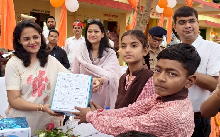रायबरेली-मंडलायुक्त ने कम्पोजिट विद्यालय पाराकलाँ में एमडीएम शेड का किया उद्घाटन