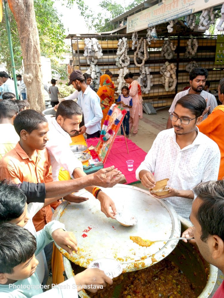रायबरेली-ज्येष्ठ माह के द्वितीय बड़े मंगल पर भंडारे का हुआ आयोजन
