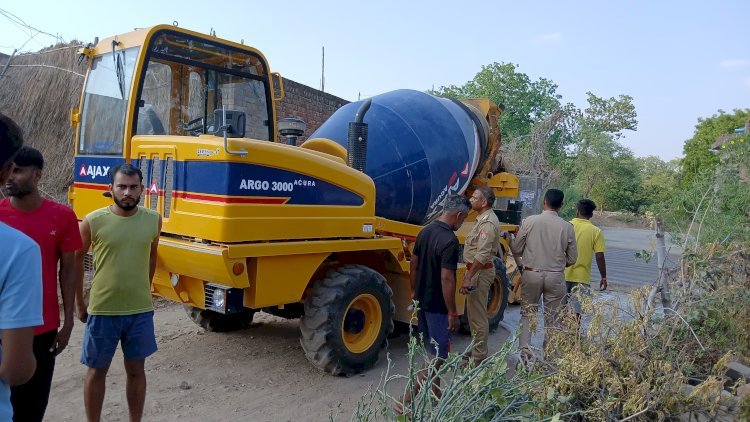 रायबरेली-मिक्सर मशीन की चपेट में आने से दिव्यांग अधेड़ की मौत