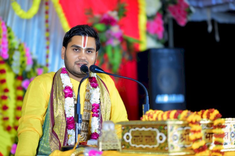 रायबरेली के दरसवां स्थित मां कमासिन धाम में चल रही श्रीमद्भागवत कथा